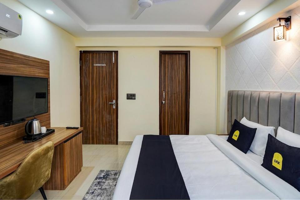 Dm 45 Near Huda City Centre Bed and Breakfast Gurgaon Exterior foto