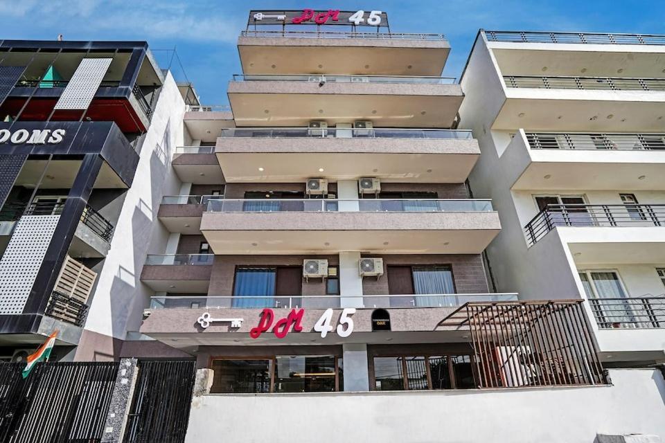 Dm 45 Near Huda City Centre Bed and Breakfast Gurgaon Exterior foto
